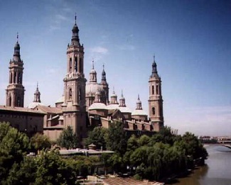 El Pilar situado a orillas del Ebro