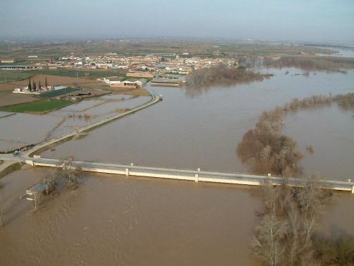Crecida del Ebro el día 6-02-03 a su paso por Novillas