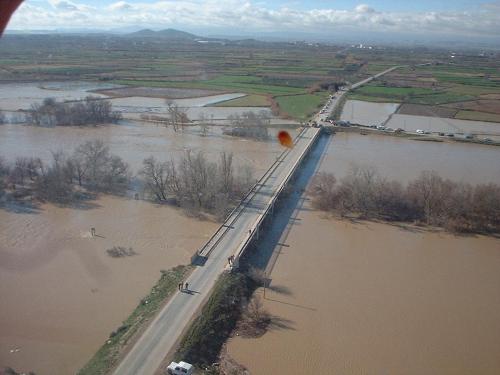 Crecida del Ebro el día 6-02-03 a su paso por Novillas. 4.
