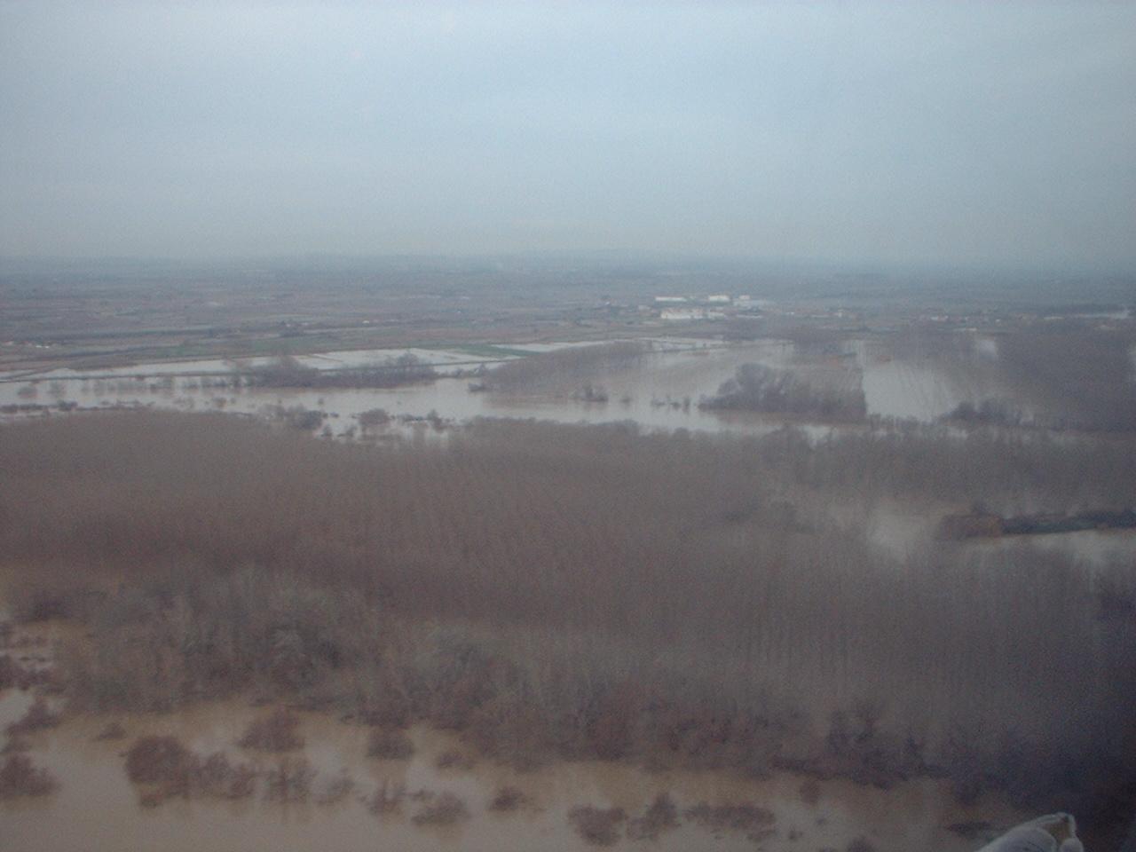 Crecida del Ebro el día 7-02-03 a su paso por la provincia de Zaragoza. 01