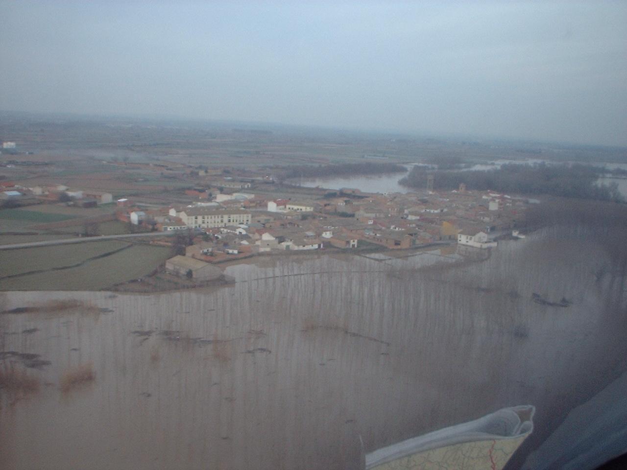 Crecida del Ebro el día 7-02-03 a su paso por la provincia de Zaragoza. 04