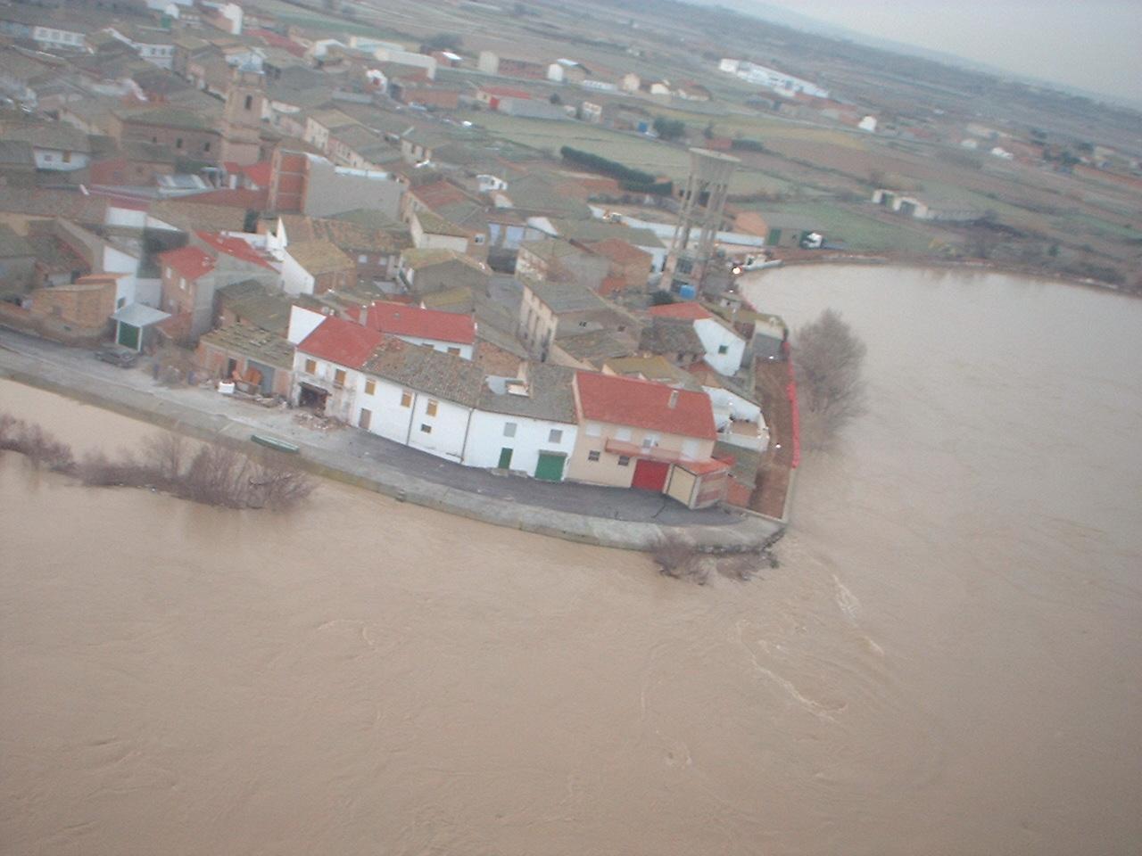 Crecida del Ebro el día 7-02-03 a su paso por la provincia de Zaragoza. 06