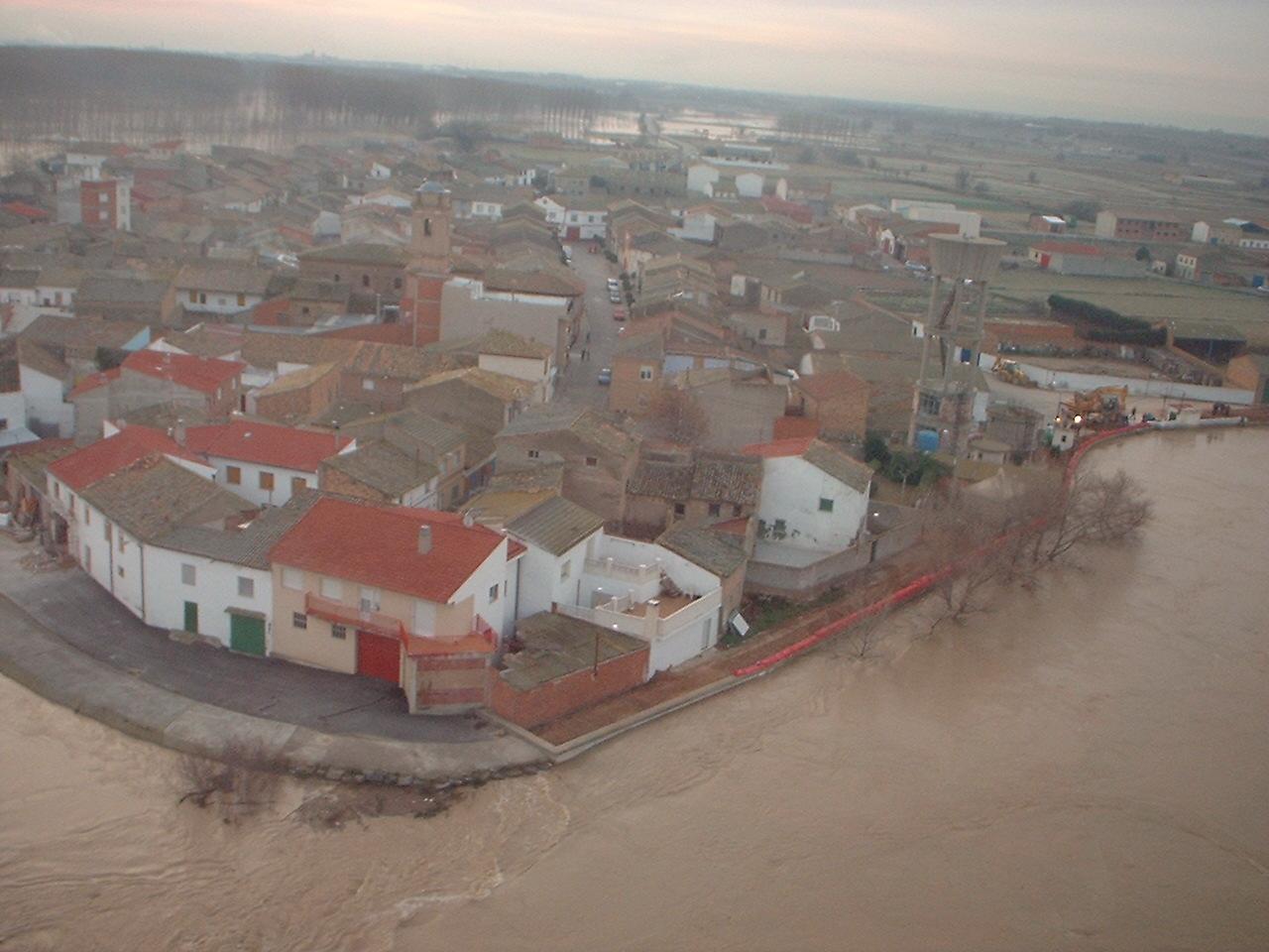 Crecida del Ebro el día 7-02-03 a su paso por la provincia de Zaragoza. 07