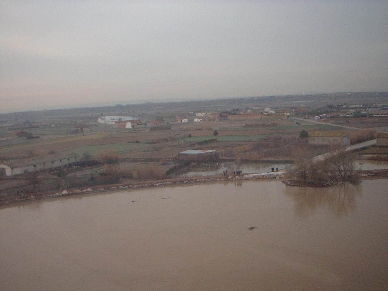 Crecida del Ebro el día 7-02-03 a su paso por la provincia de Zaragoza. 09