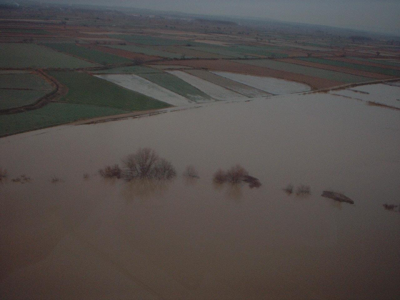 Crecida del Ebro el día 7-02-03 a su paso por la provincia de Zaragoza. 10