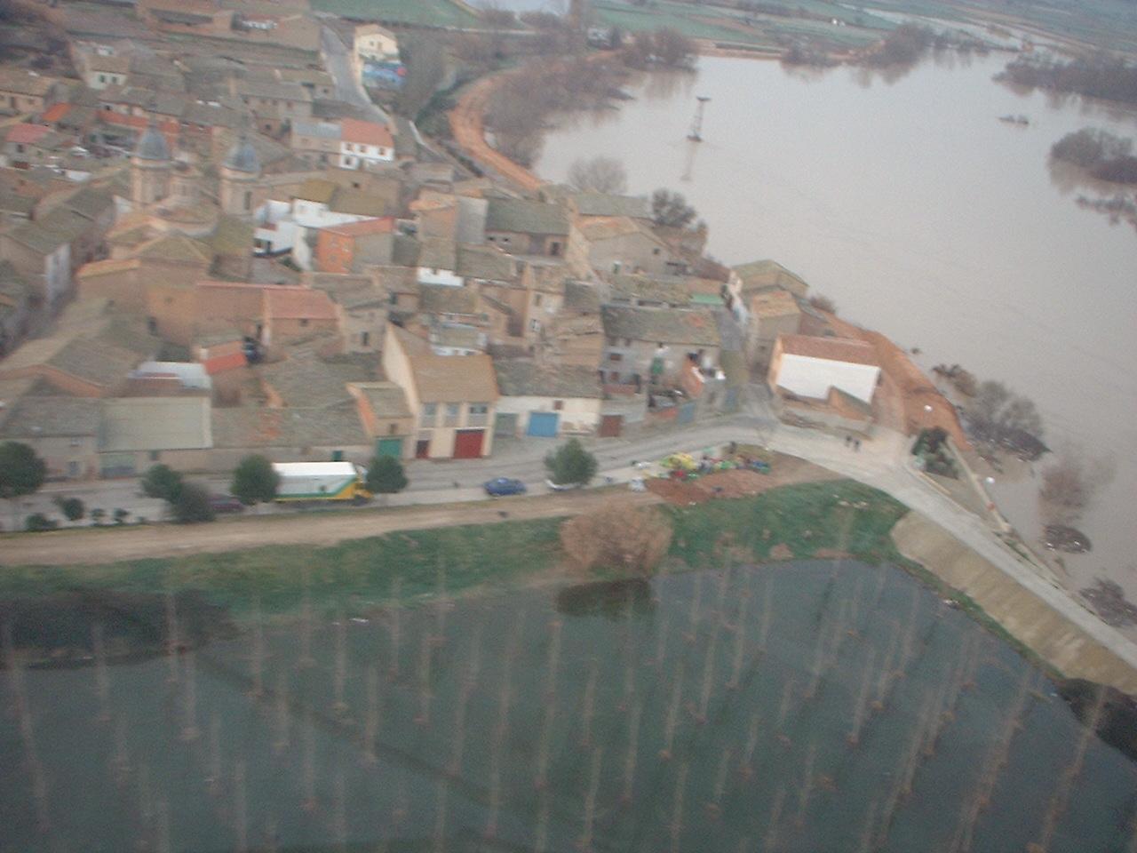 Crecida del Ebro el día 7-02-03 a su paso por la provincia de Zaragoza. 12