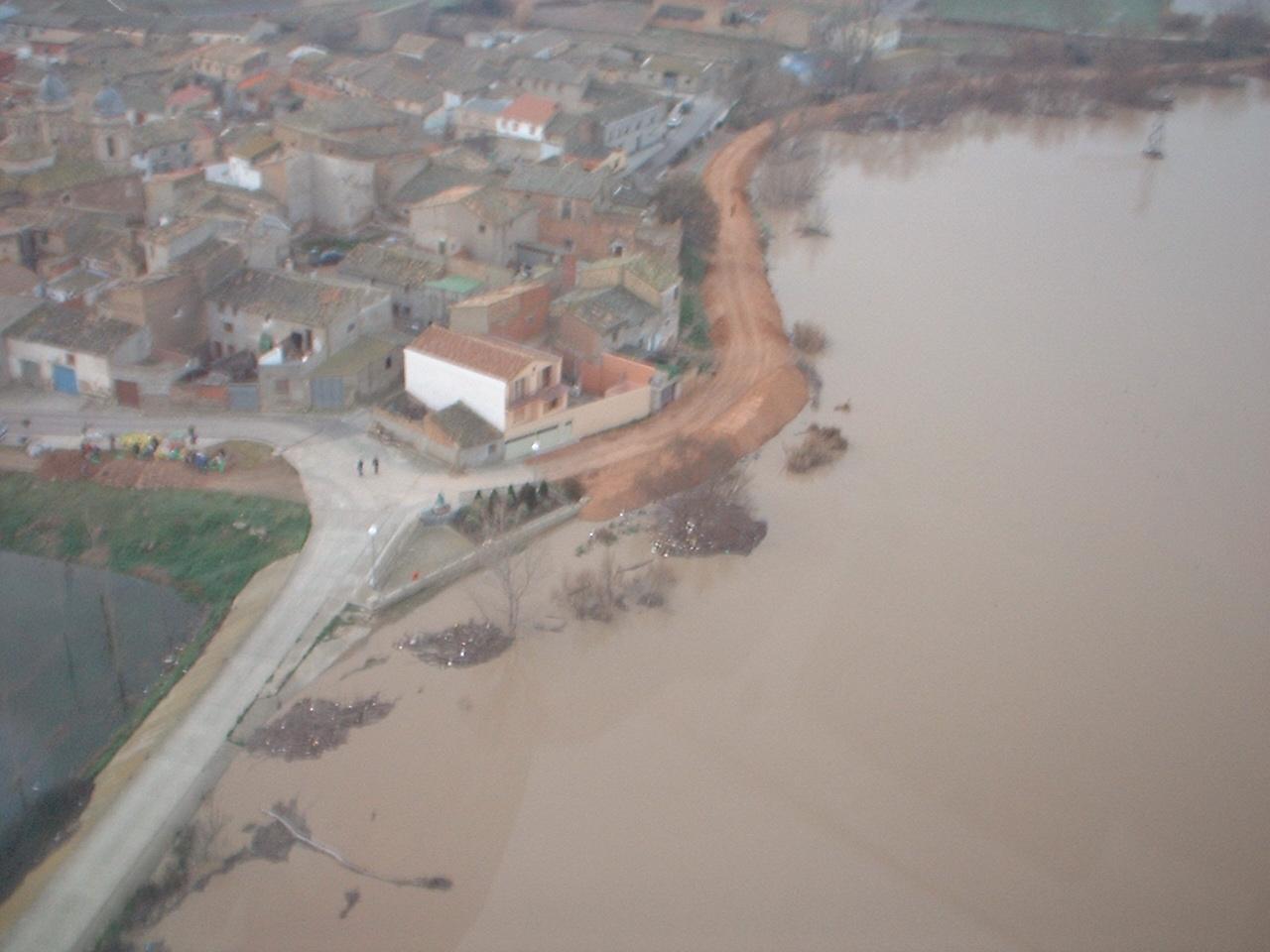 Crecida del Ebro el día 7-02-03 a su paso por la provincia de Zaragoza. 13