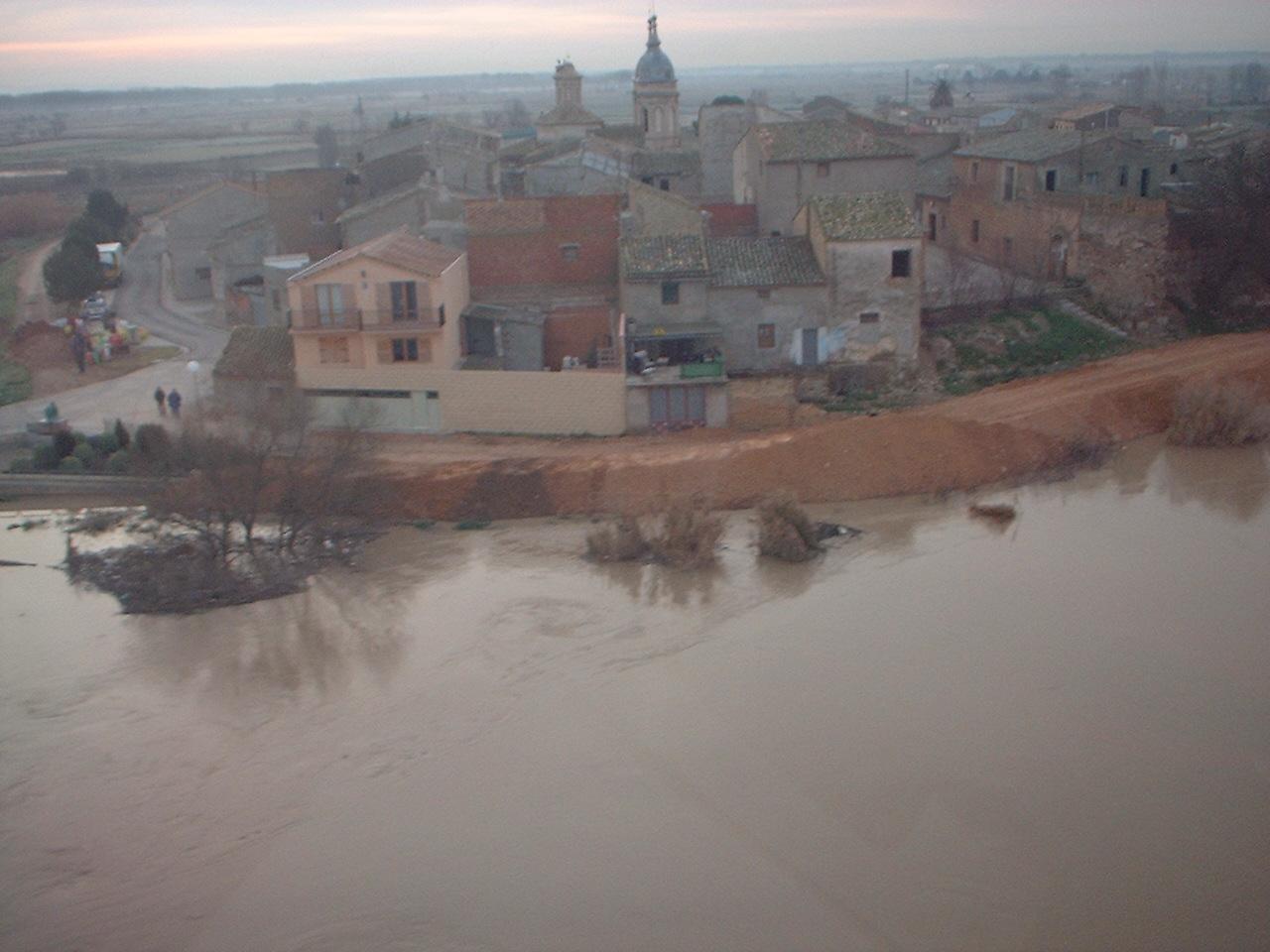 Crecida del Ebro el día 7-02-03 a su paso por la provincia de Zaragoza. 18