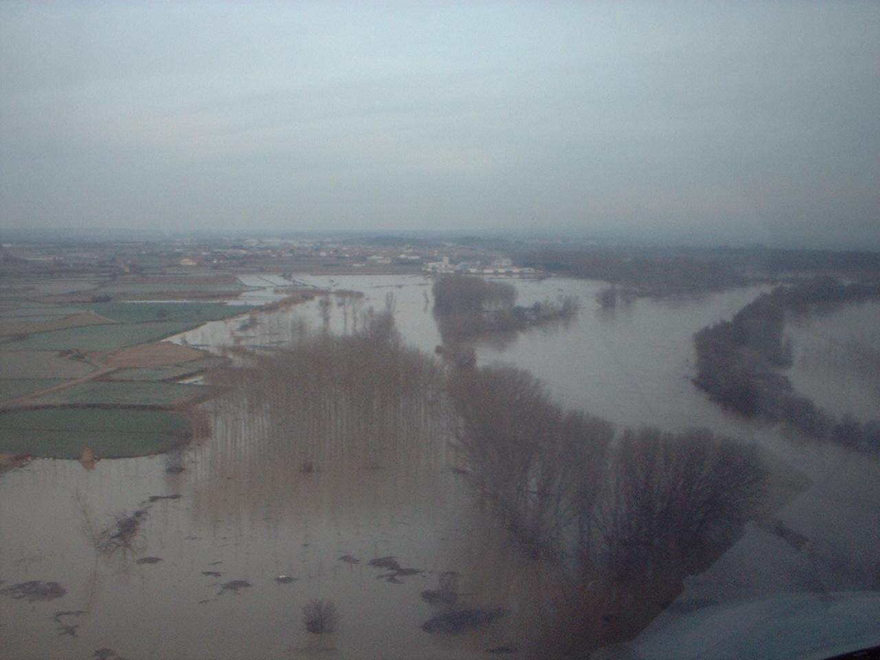 Crecida del Ebro el día 7-02-03 a su paso por la provincia de Zaragoza. 19