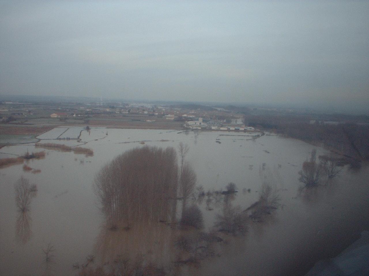 Crecida del Ebro el día 7-02-03 a su paso por la provincia de Zaragoza. 20