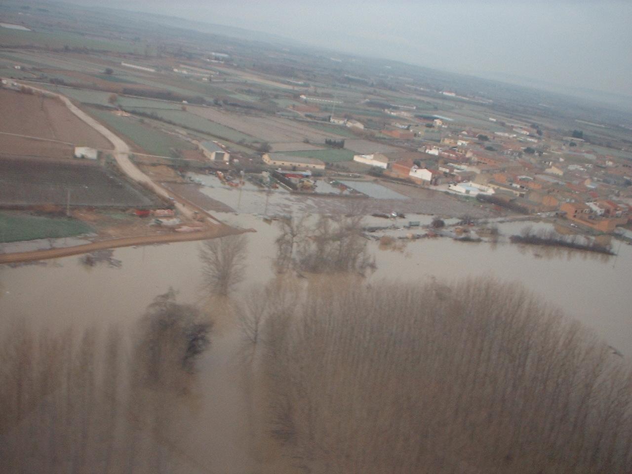 Crecida del Ebro el día 7-02-03 a su paso por la provincia de Zaragoza. 22