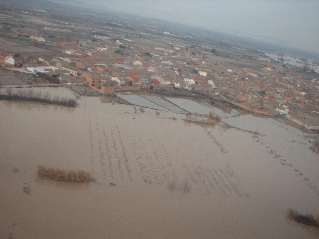 Crecida del Ebro el día 7-02-03 a su paso por la provincia de Zaragoza. 23