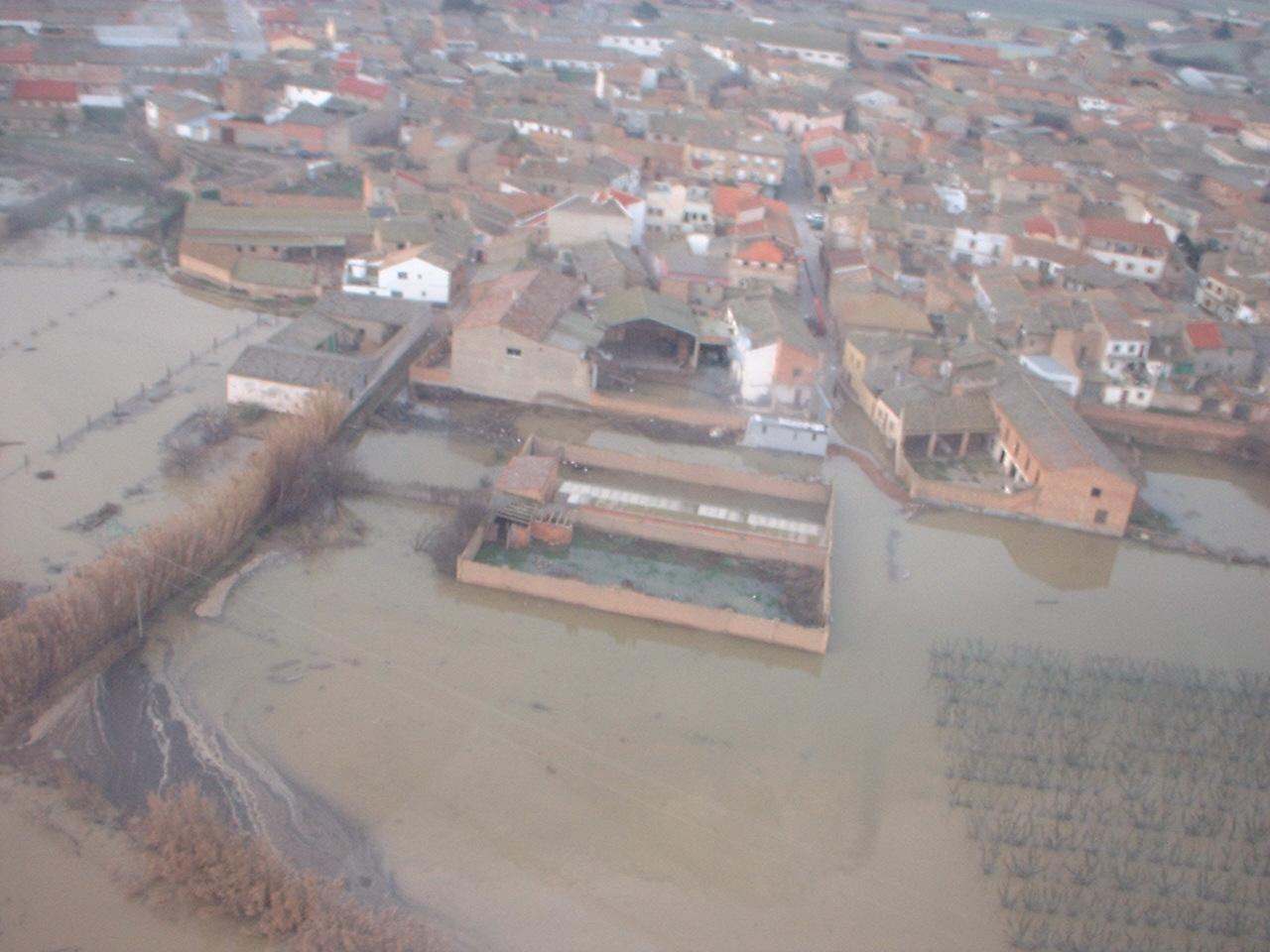 Crecida del Ebro el día 7-02-03 a su paso por la provincia de Zaragoza. 24