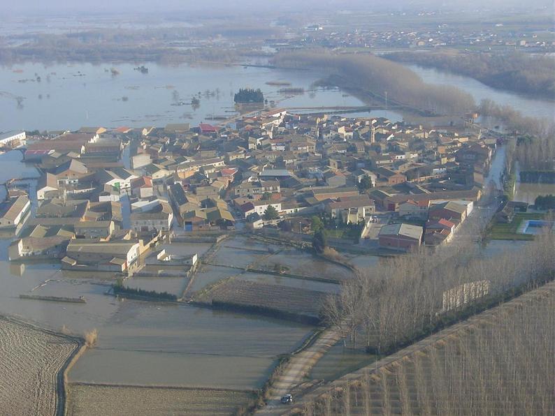 Crecida del Ebro el día 8-02-03 a su paso por la provincia de Zaragoza