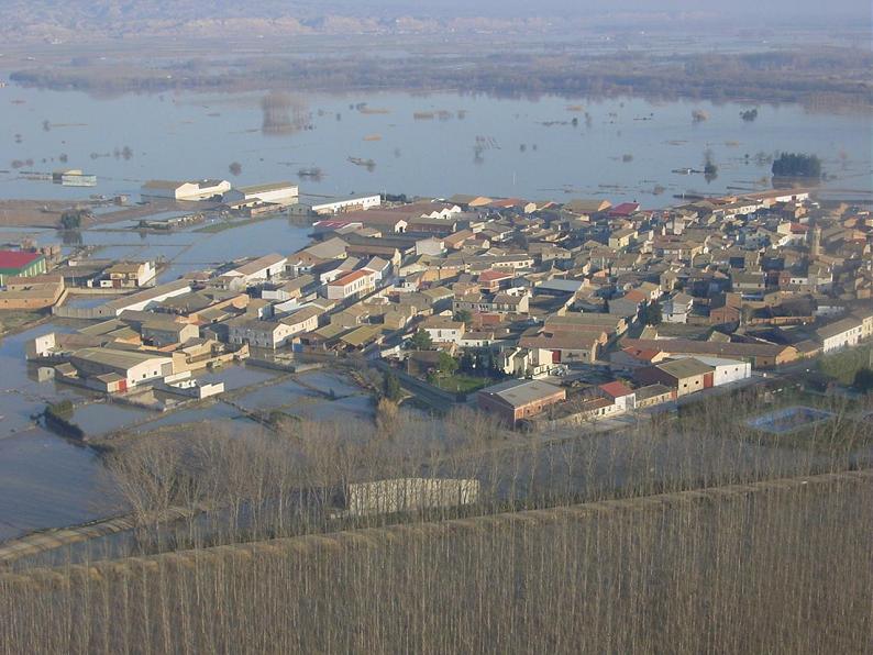 Crecida del Ebro el día 8-02-03 a su paso por la provincia de Zaragoza