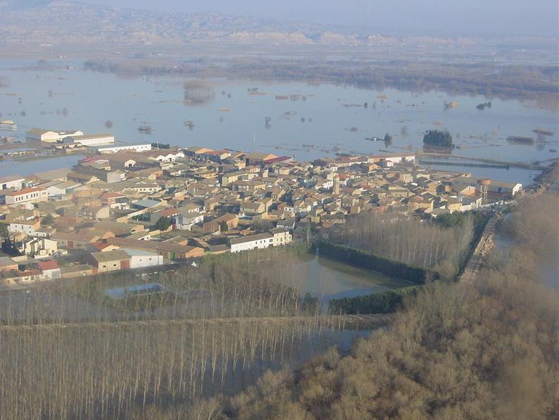 Crecida del Ebro el día 8-02-03 a su paso por la provincia de Zaragoza