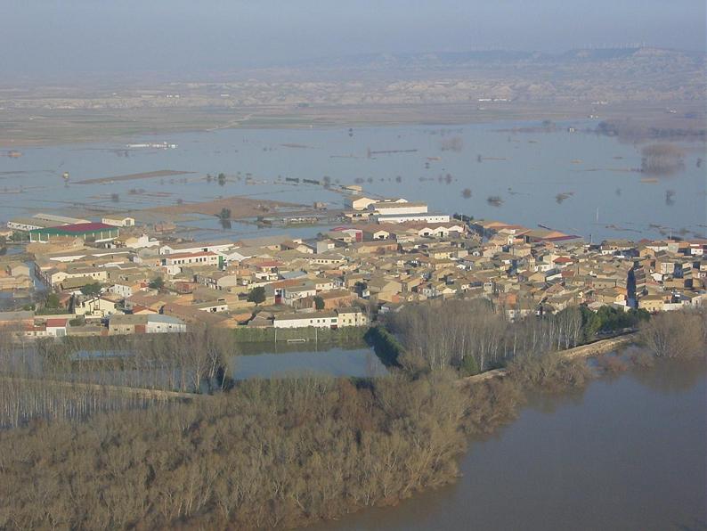 Crecida del Ebro el día 8-02-03 a su paso por la provincia de Zaragoza