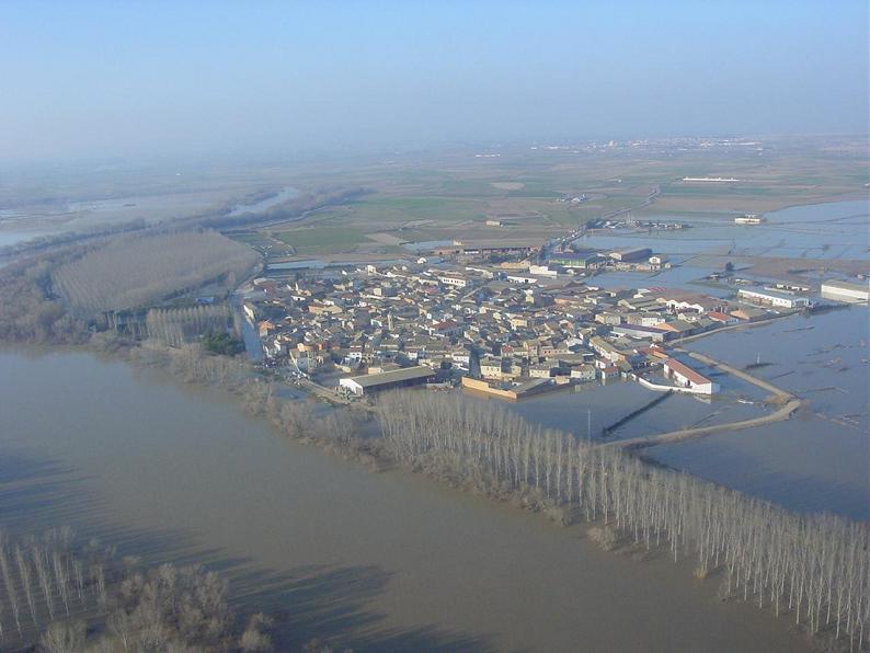 Crecida del Ebro el día 8-02-03 a su paso por la provincia de Zaragoza