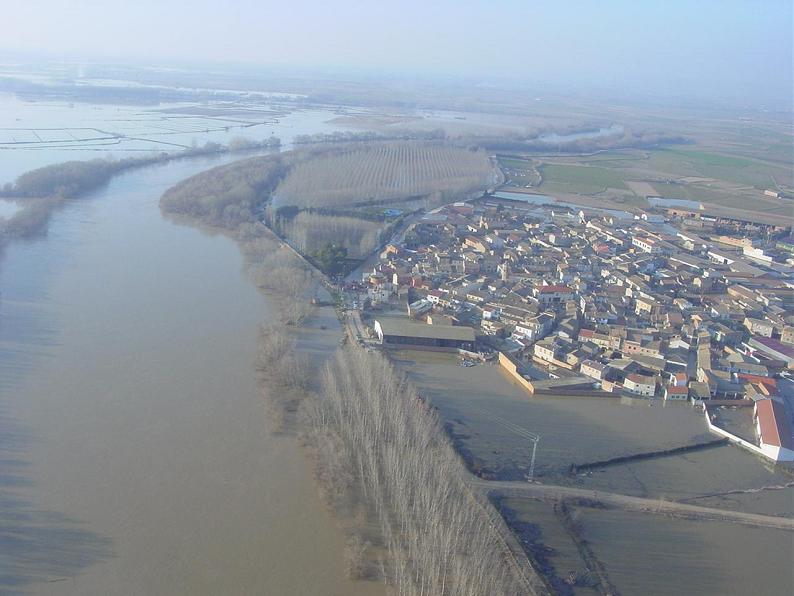 Crecida del Ebro el día 8-02-03 a su paso por la provincia de Zaragoza