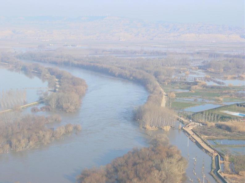 Crecida del Ebro el día 8-02-03 a su paso por la provincia de Zaragoza