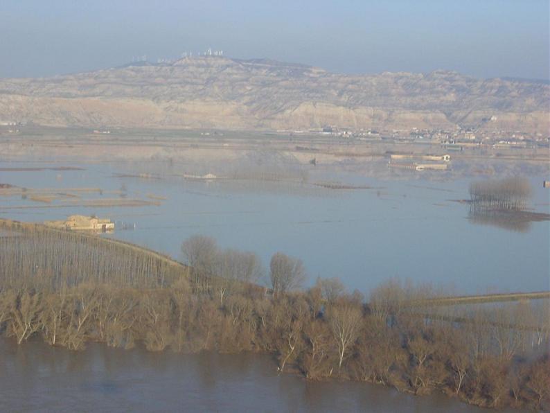 Crecida del Ebro el día 8-02-03 a su paso por la provincia de Zaragoza