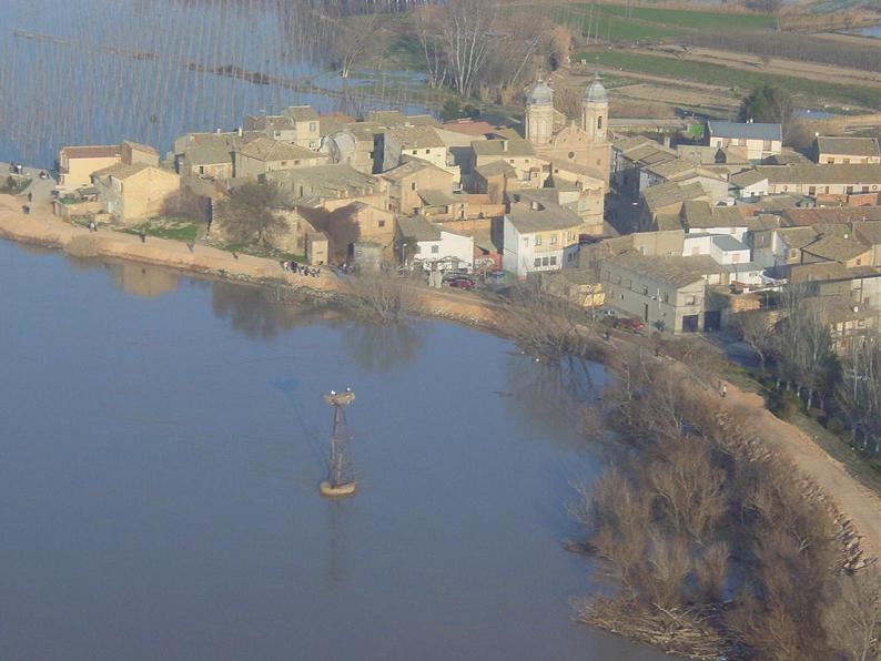 Crecida del Ebro el día 8-02-03 a su paso por la provincia de Zaragoza