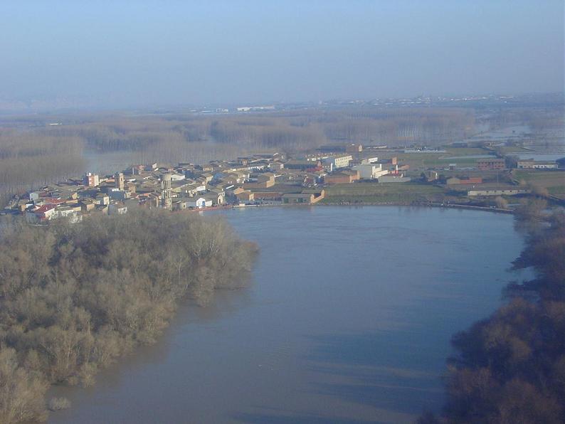 Crecida del Ebro el día 8-02-03 a su paso por la provincia de Zaragoza