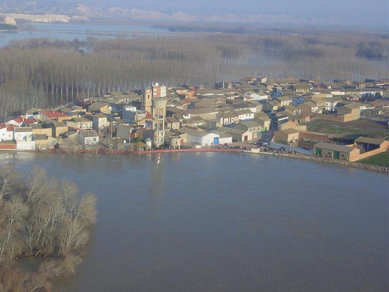 Crecida del Ebro el día 8-02-03 a su paso por la provincia de Zaragoza