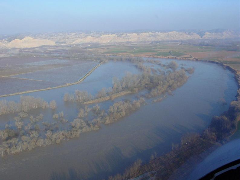 Crecida del Ebro el día 8-02-03 a su paso por la provincia de Zaragoza