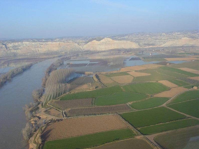 Crecida del Ebro el día 8-02-03 a su paso por la provincia de Zaragoza
