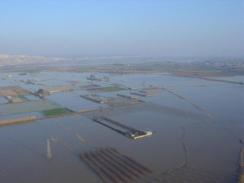 Crecida del Ebro el día 8-02-03 a su paso por la provincia de Zaragoza