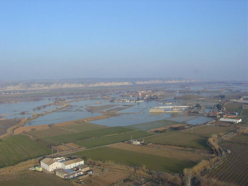 Crecida del Ebro el día 8-02-03 a su paso por la provincia de Zaragoza