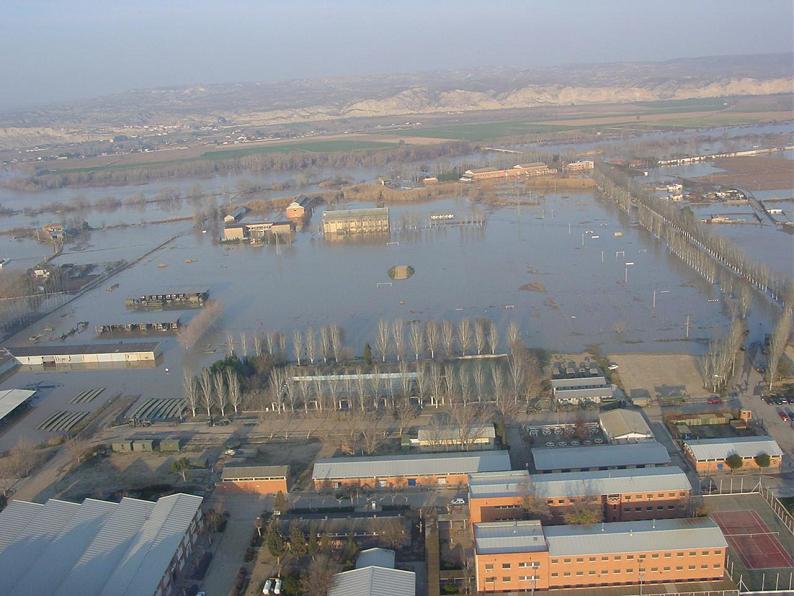 Crecida del Ebro el día 8-02-03 a su paso por la provincia de Zaragoza