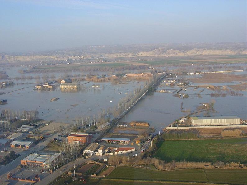 Crecida del Ebro el día 8-02-03 a su paso por la provincia de Zaragoza