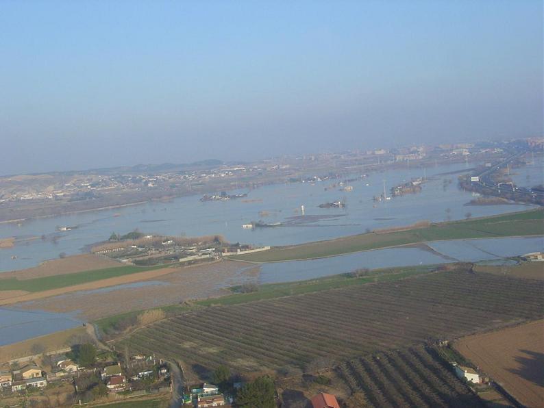 Crecida del Ebro el día 8-02-03 a su paso por la provincia de Zaragoza