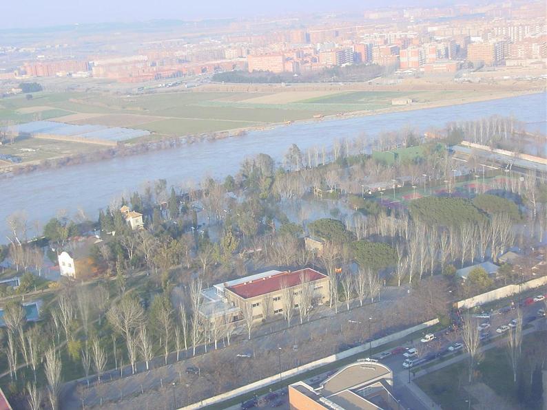 Crecida del Ebro el día 8-02-03 a su paso por la provincia de Zaragoza