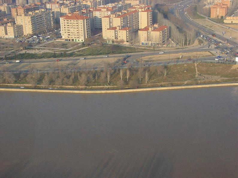 Crecida del Ebro el día 8-02-03 a su paso por la provincia de Zaragoza