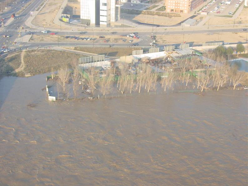 Crecida del Ebro el día 8-02-03 a su paso por la provincia de Zaragoza