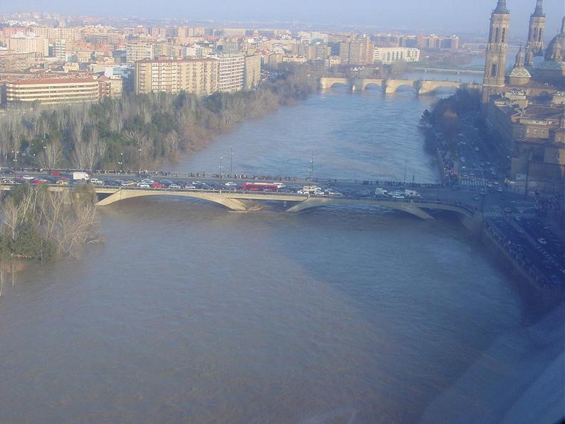 Crecida del Ebro el día 8-02-03 a su paso por la provincia de Zaragoza
