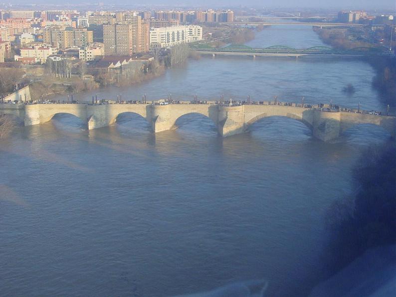 Crecida del Ebro el día 8-02-03 a su paso por la provincia de Zaragoza