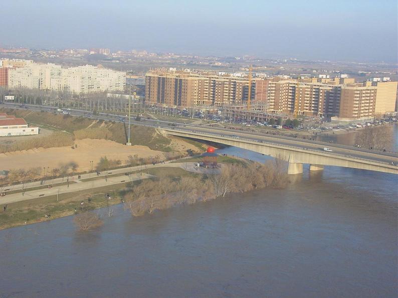 Crecida del Ebro el día 8-02-03 a su paso por la provincia de Zaragoza