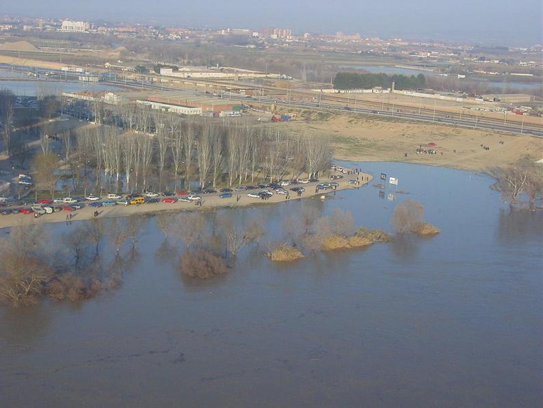 Crecida del Ebro el día 8-02-03 a su paso por la provincia de Zaragoza