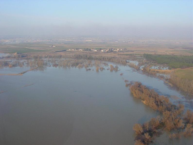 Crecida del Ebro el día 8-02-03 a su paso por la provincia de Zaragoza