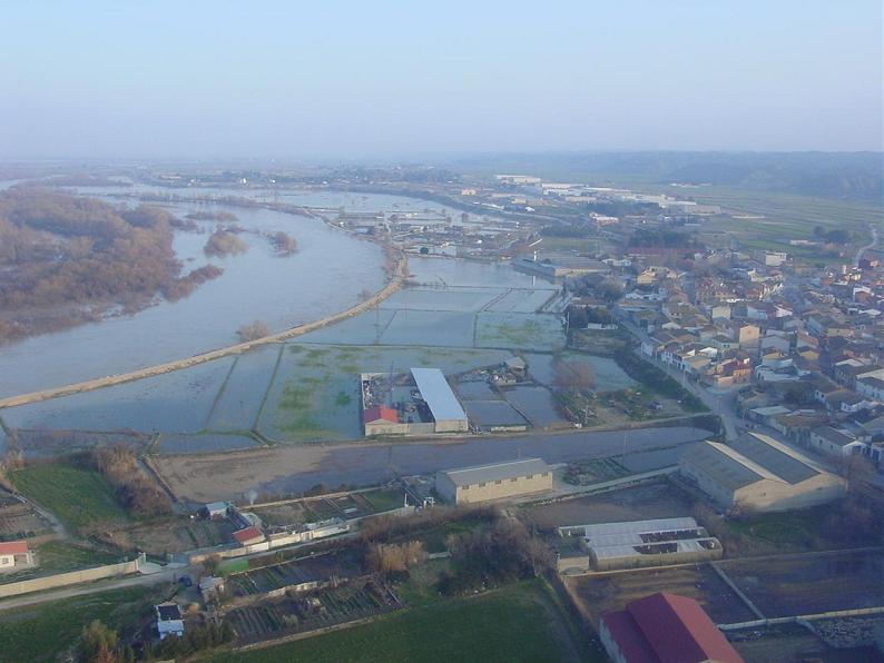 Crecida del Ebro el día 8-02-03 a su paso por la provincia de Zaragoza
