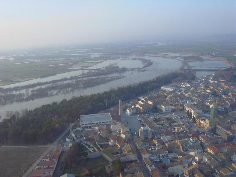 Crecida del Ebro el día 8-02-03 a su paso por la provincia de Zaragoza