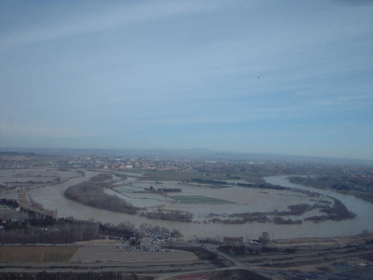 Crecida del Ebro el día 9-02-03 a su paso por la provincia de Zaragoza. 2