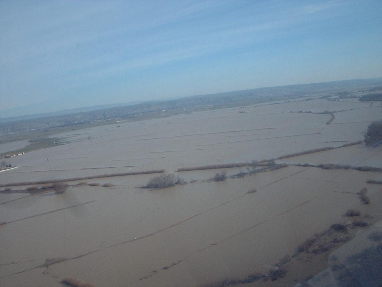 Crecida del Ebro el día 9-02-03 a su paso por la provincia de Zaragoza. 5