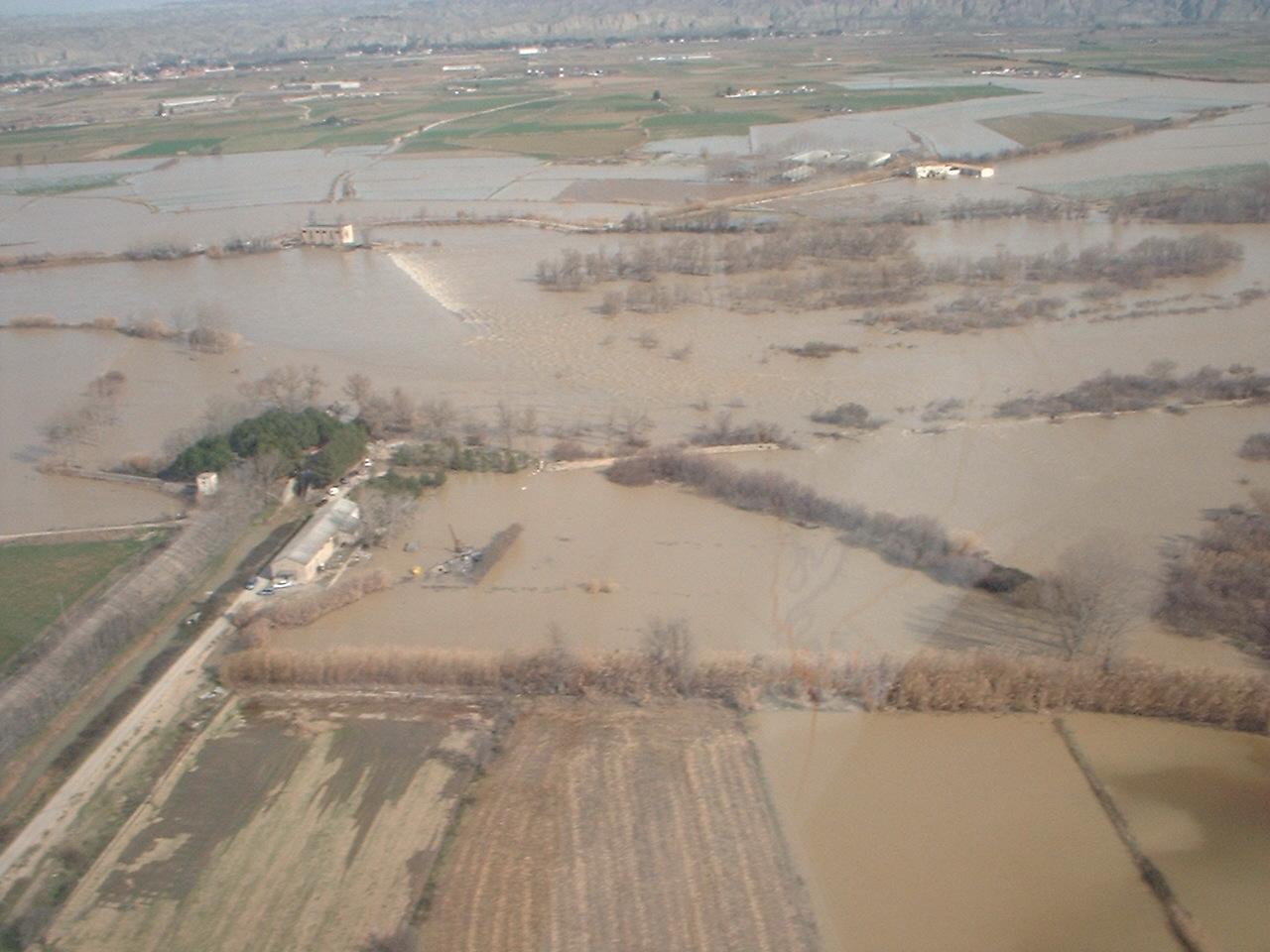Crecida del Ebro el día 9-02-03 a su paso por la provincia de Zaragoza. 8.