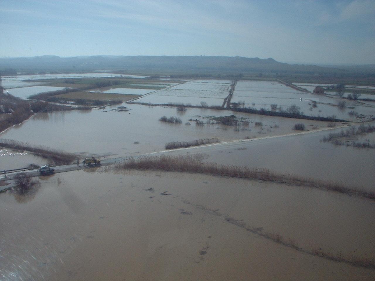 Crecida del Ebro el día 9-02-03 a su paso por la provincia de Zaragoza. 9