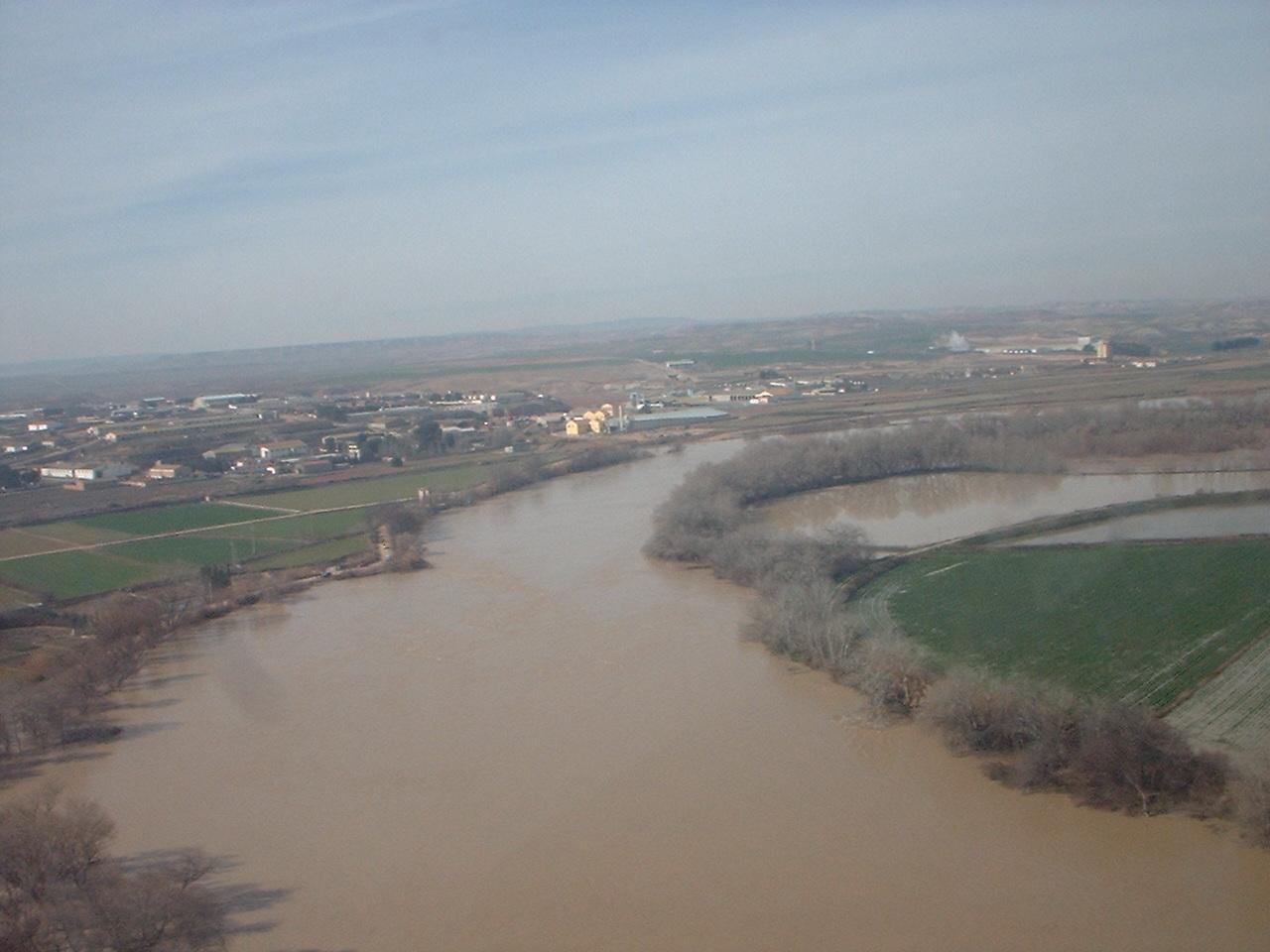 Crecida del Ebro el día 9-02-03 a su paso por la provincia de Zaragoza. 12.